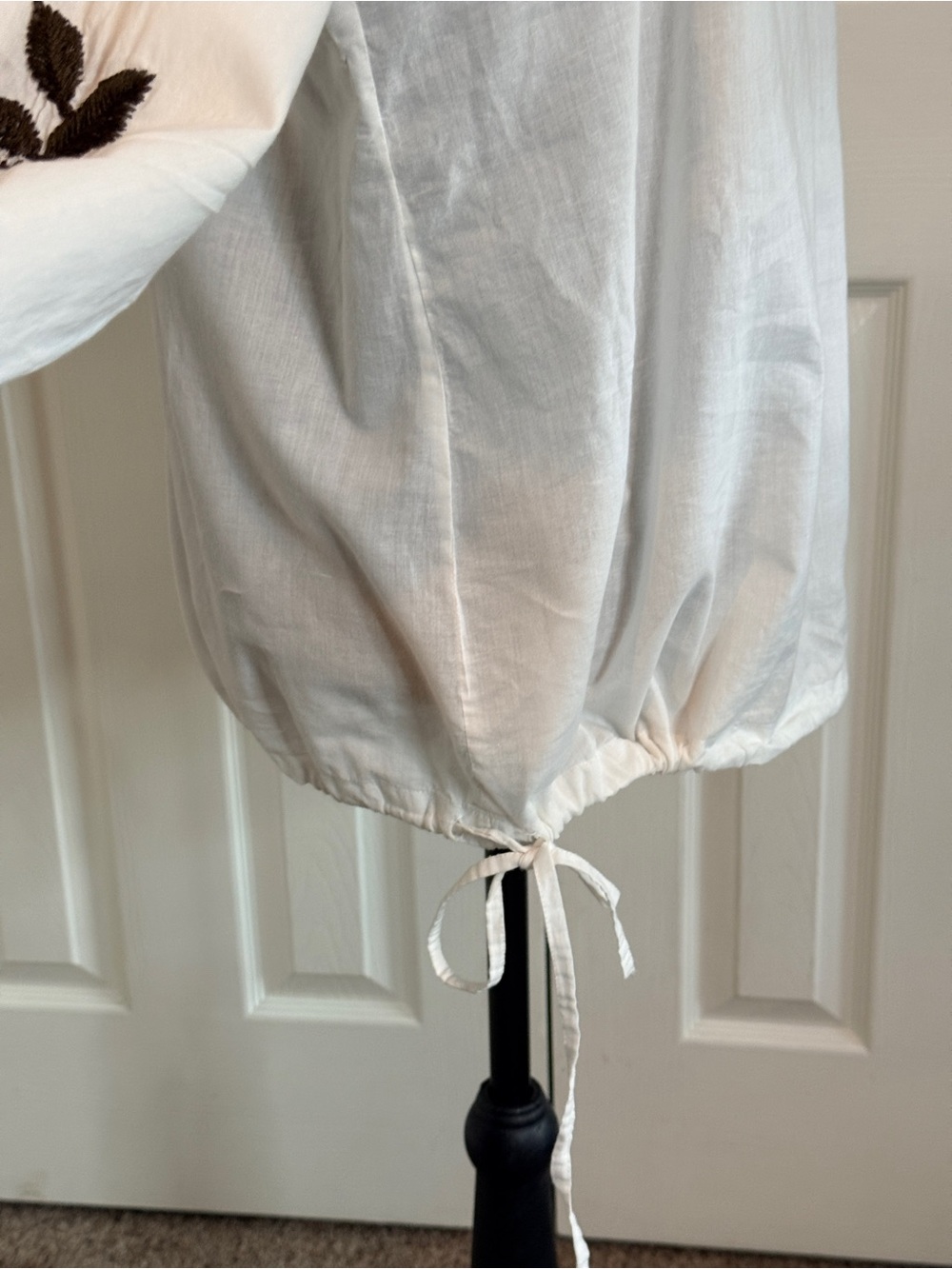 Chico's White Embroidered Boho Peasant Blouse Drawstring Tunic Size 1 - Picture 8 of 9
